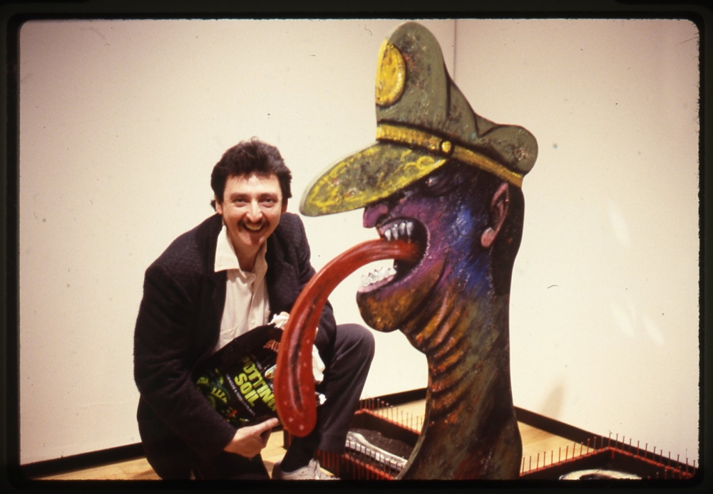 Luis Cruz Azaceta installing his sculpture El Dictador at Frumkin/Adams Gallery, April 1988.

Image courtesy the George Adams Gallery Archives.