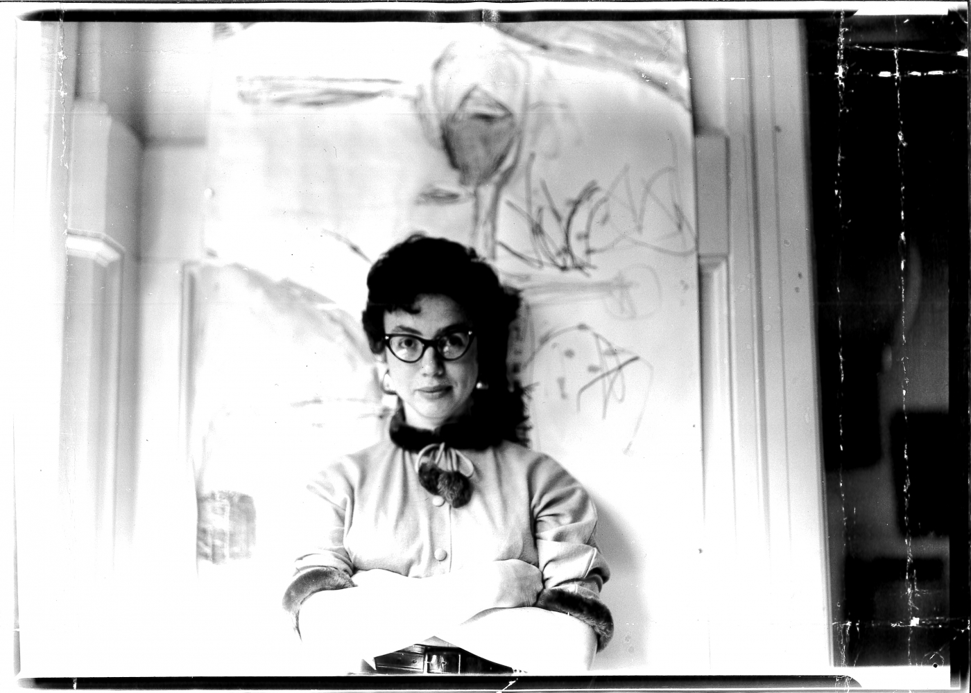 Painter Sonia Gechtoff, c. 1955., Image courtesy the SFAI Archives.