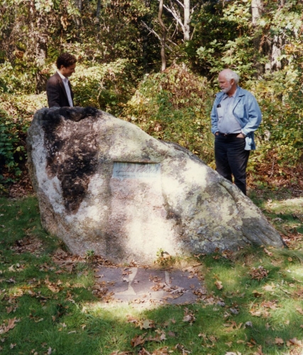 George Adams and Robert Arneson standing behind Jackson Pollock&rsquo;s grave at the Green River Cemetery, East Hampton, Fall 1991.

Photo: Sandra Shannonhouse; courtesy the Arneson Archive.